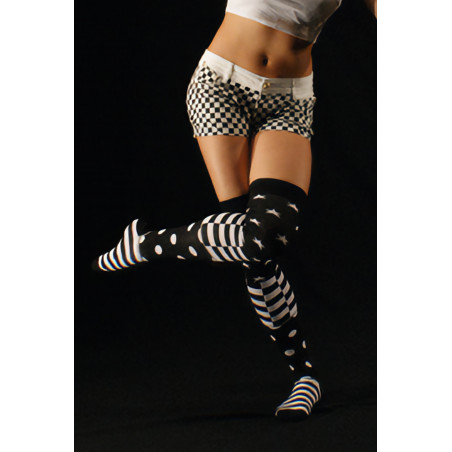 ACC13 - Chaussettes hautes noires et blanches